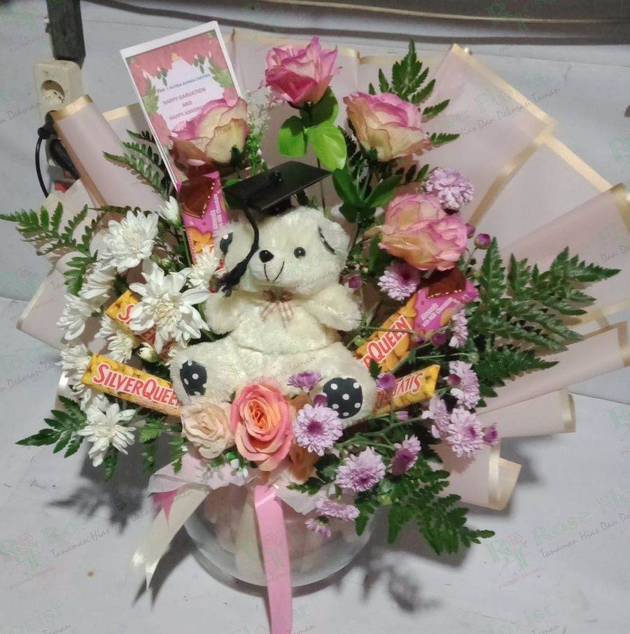 Buket bunga dengan boneka beruang