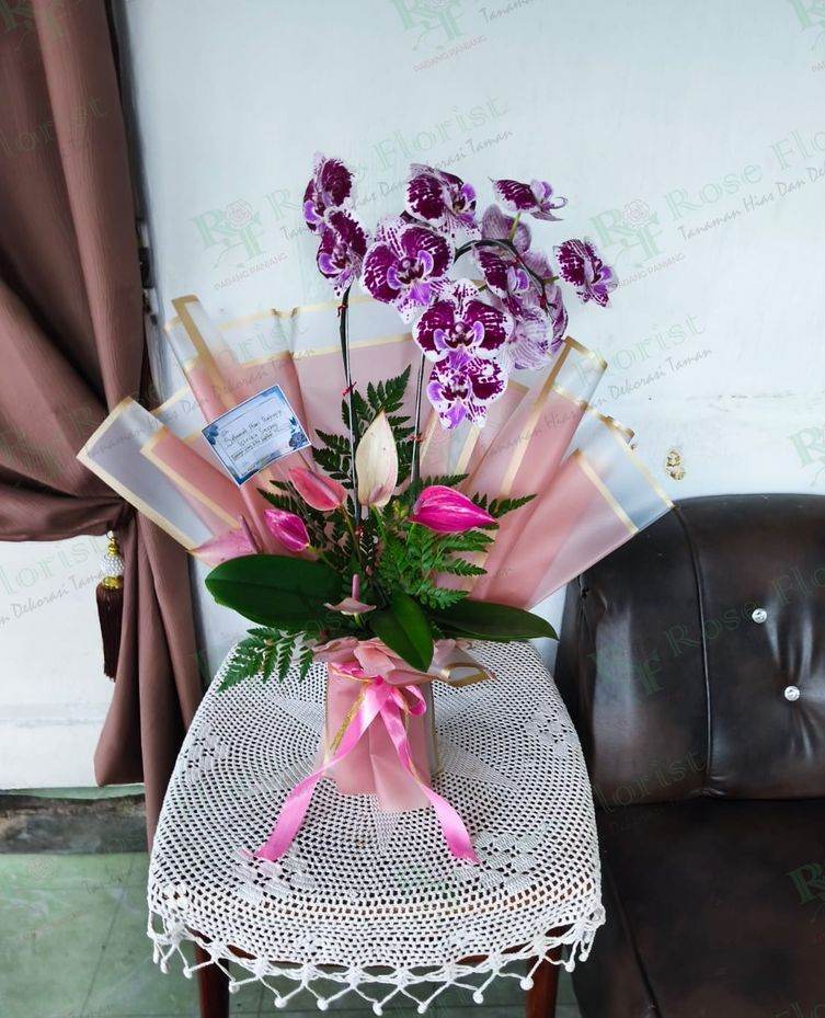 Buket anggrek ungu