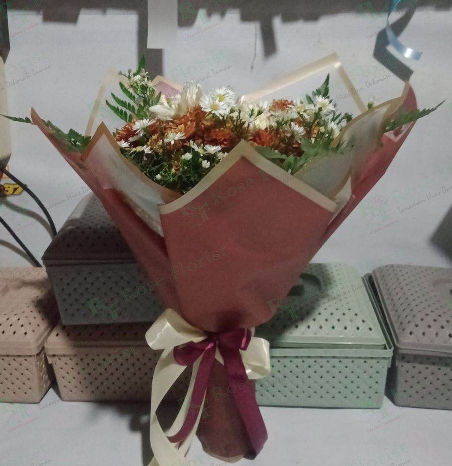 Buket bunga dengan wrapping cokelat