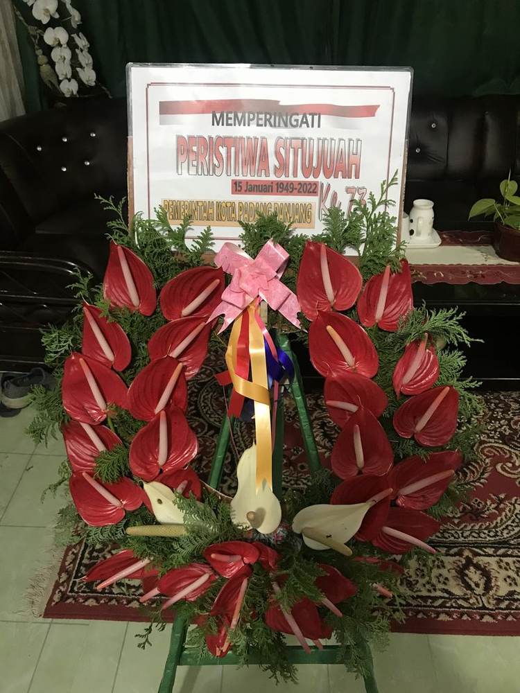 Karangan bunga anthurium untuk hari peringatan