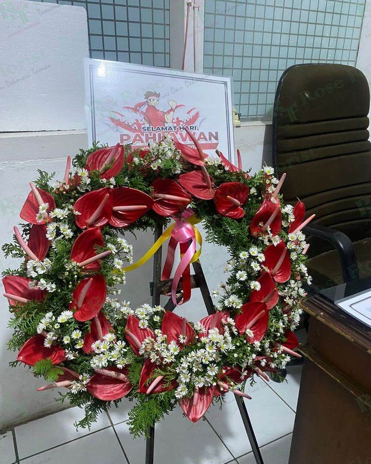 Karangan bunga anthurium dan krisan putih