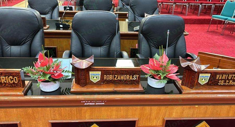 Bunga meja anthurium untuk ruang sidang