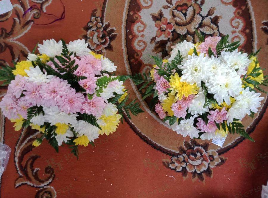 Rangkaian krisan pink dan putih