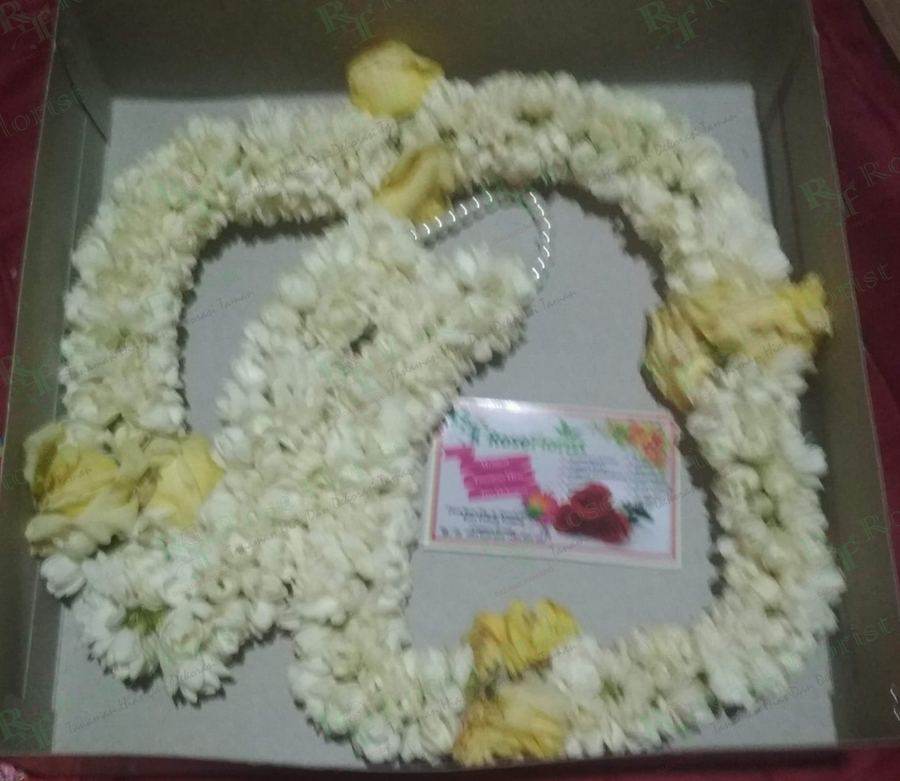Roncean melati berbentuk huruf