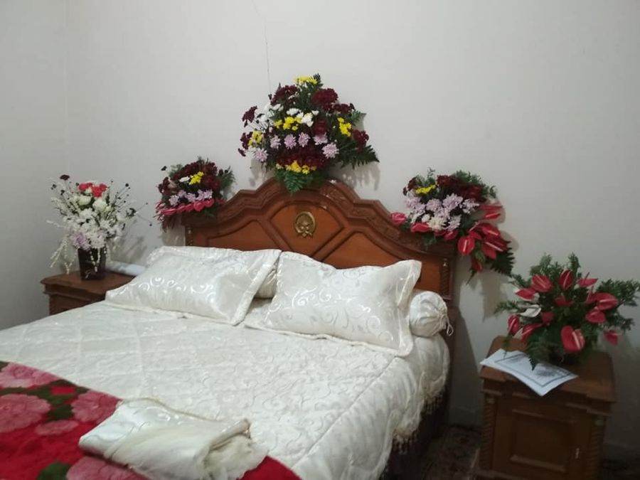 Dekorasi bunga kamar pengantin