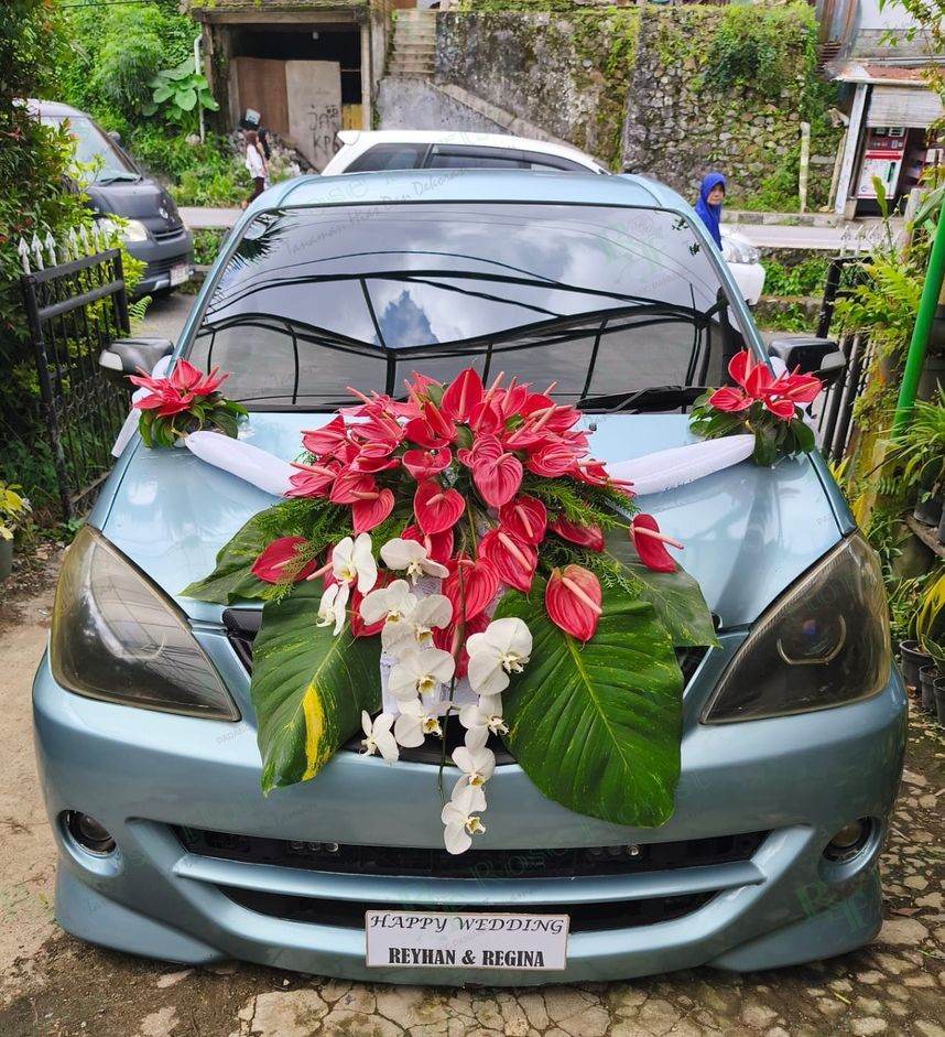 Bunga hias kap mobil pengantin anthurium merah