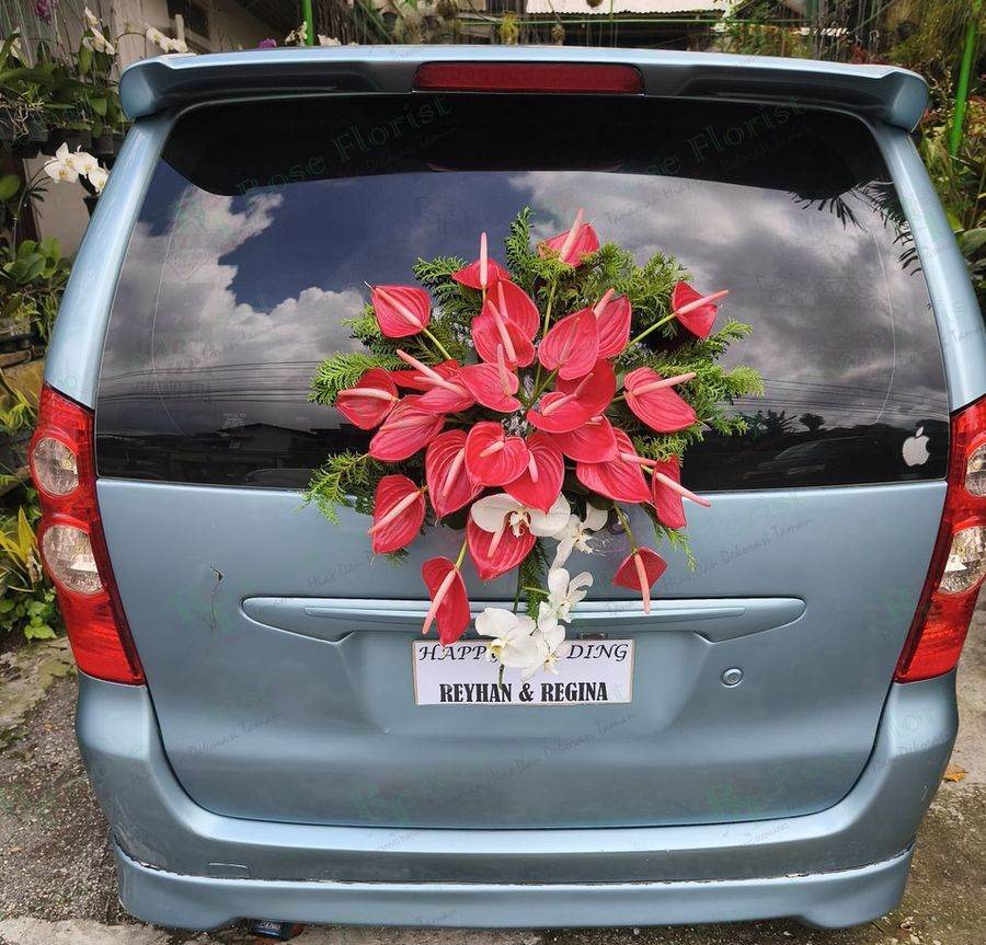 Bunga hias belakang mobil pengantin anthurium