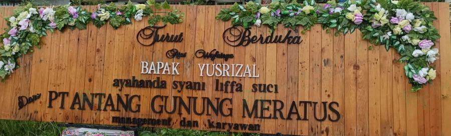 Papan bunga ucapan selamat