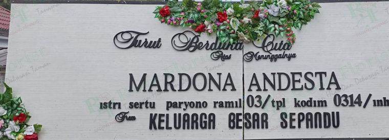 Papan bunga happy wedding