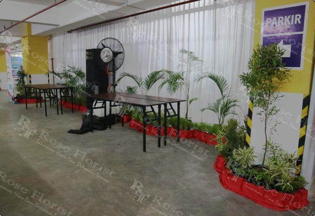 Tanaman sepanjang area meja