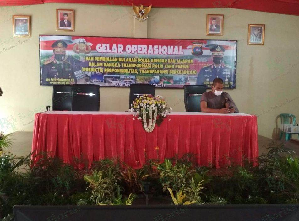 Taman depan meja acara Gelar Operasional